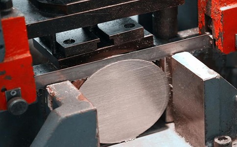 合肥双金属带锯条牙齿碎裂或折断的原因是什么？